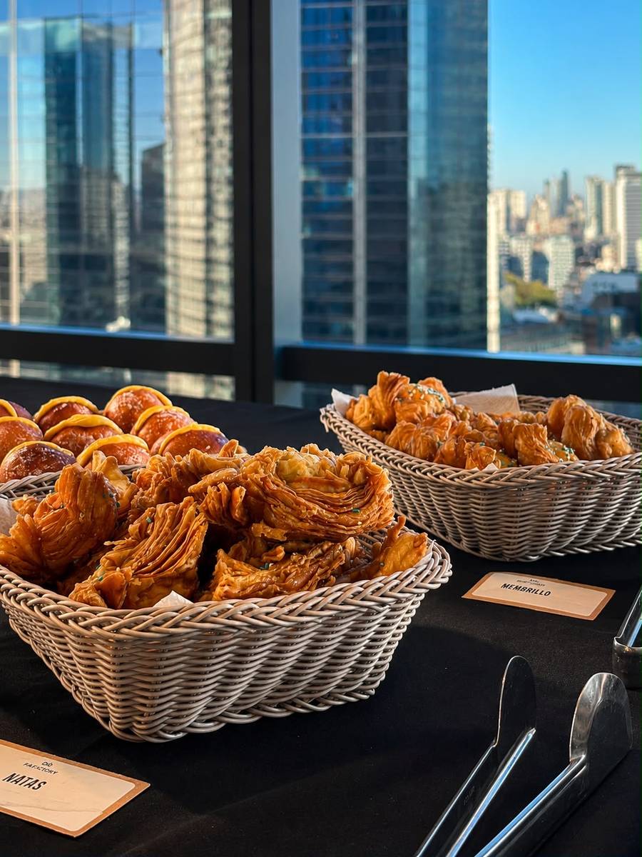 Canasto de churros para un desayuno corporativo