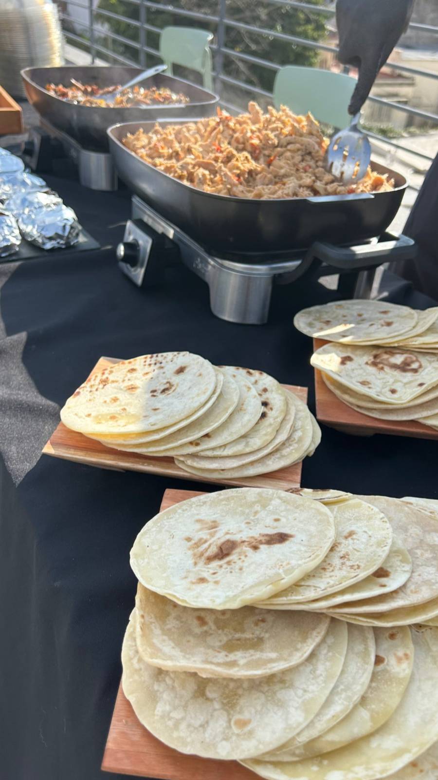 Tortillas de trigo para armar tacos en un almuerzo al aire libre