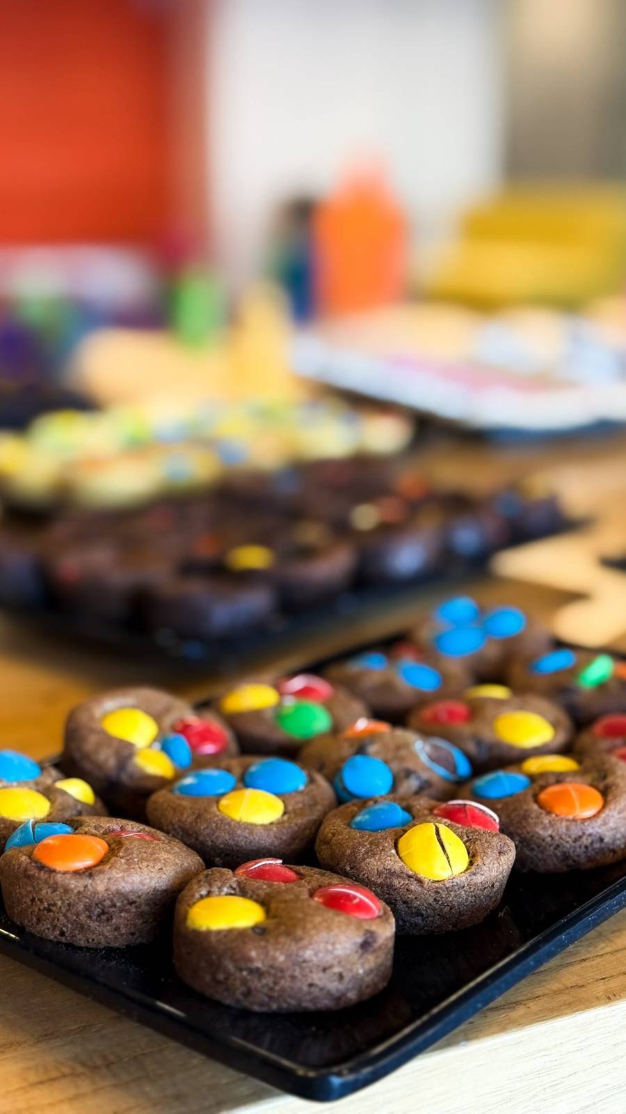 Brownies con M&Ms para una pausa dulce