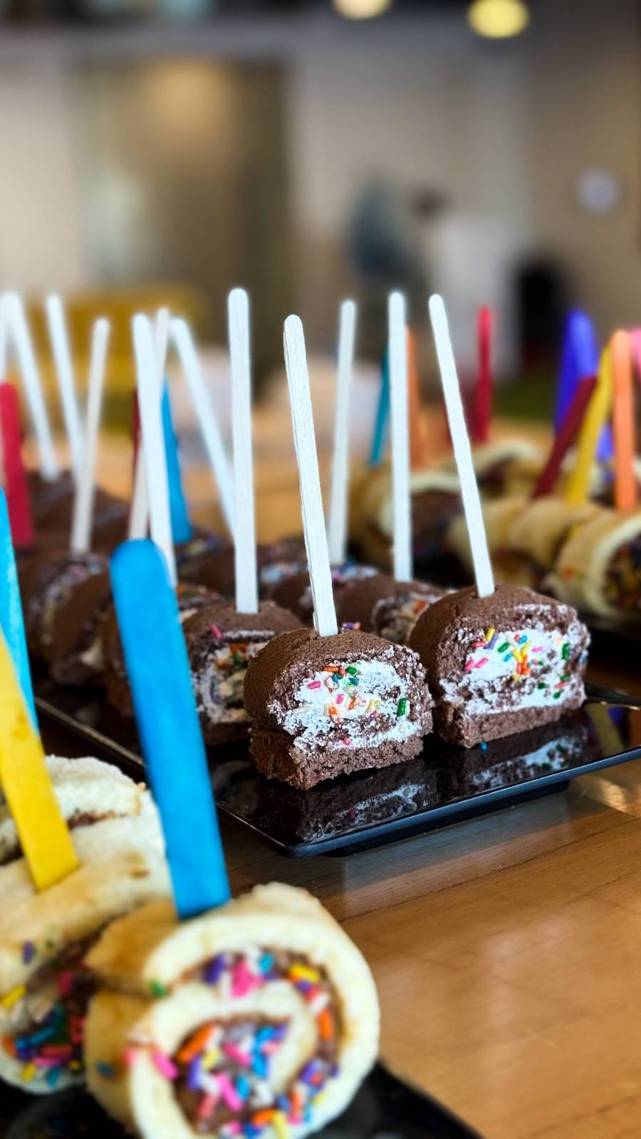 Cake pops decorados para un coffee break